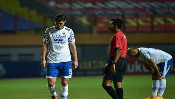 Bek tengah Persib, Nick Kuipers-1632838847