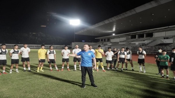 Ketum PSSI bersama skuad Timnas Indonesia-1632923100