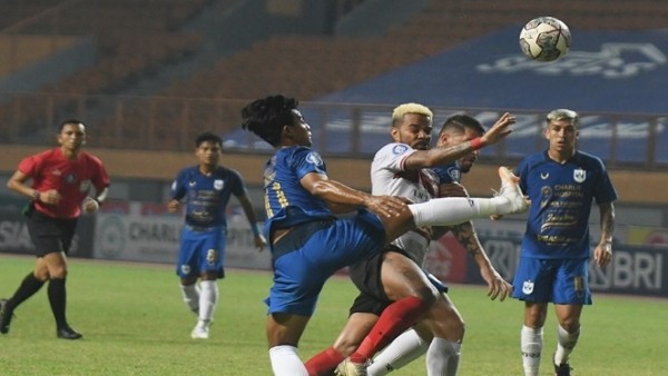 Laga Madura United vs PSIS Semarang-1632998476