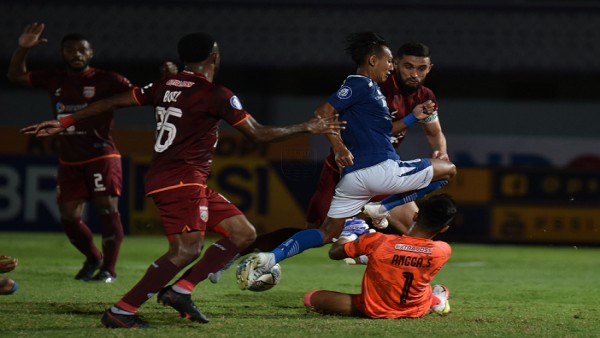 Laga Persib vs Borneo FC-1632409923