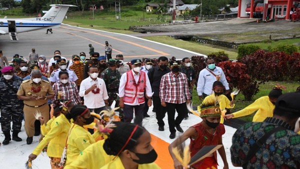 Menhub Tinjau Bandara Siboru Fak-Fak dan Rendani Manokwari-1632483177