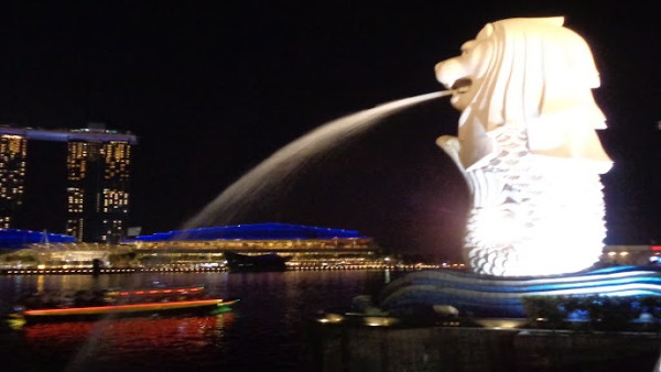 Patung Merlion ikon Singapura-1633788575