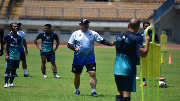 Pelatih Robert Alberts bersama skuad Persib-1633600418