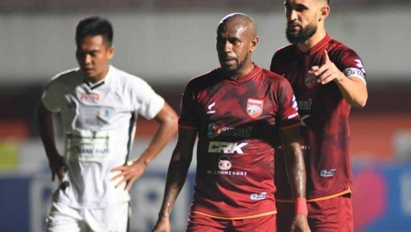 Boaz Salossa di laga kontra Persipura-1637317208