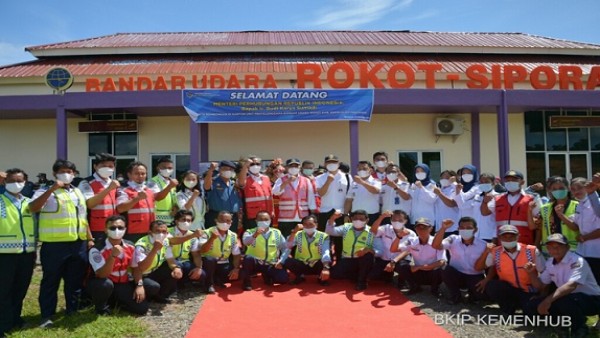 Menhub Budi Karya Tinjau pembangunan Bandara Mentawai Baru-1637410058