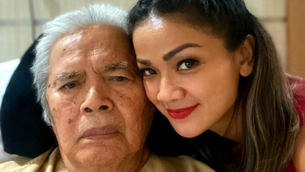 Nirina Zubir bersama ayahanda. (Instagram)-1638271350