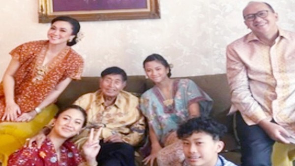 Rosan P. Roeslani bersama ayahandanya semasa hidup. (Instagram)-1636598187