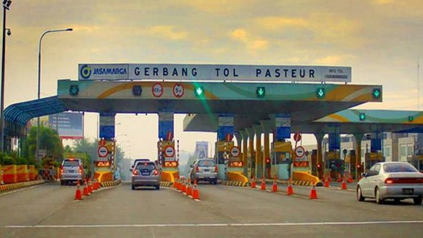 Gerbang tol Pasteur.-1638432488