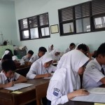 Suasana belajar di ruang kelas SMP-1641969257