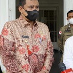 Gubsu Edy Rahmayadi (berbaju putih) dan Wali Kota Medan Bobby Nasution-1646739118