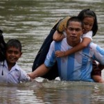 Ilustrasi siswa SD harus sebrangi sungai demi menuju sekolahnya-1646201724