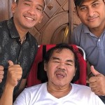 Mat Solar (tengah) saat dikunjungi rekan-rekannya sesama selebriti-1646751810