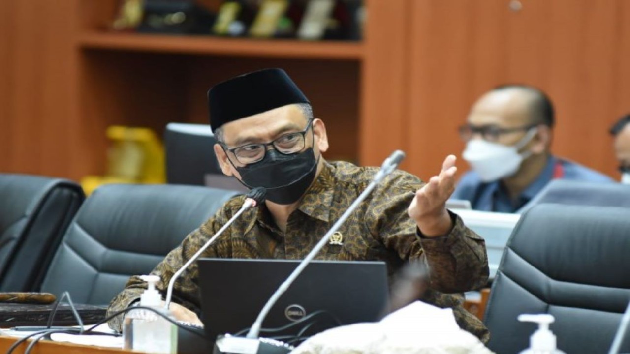 Wakil Ketua Komisi X DPR RI Abdul Fikri Faqih saat memimpin Rapat Dengar Pendapat Umum. (Runi/nvl)