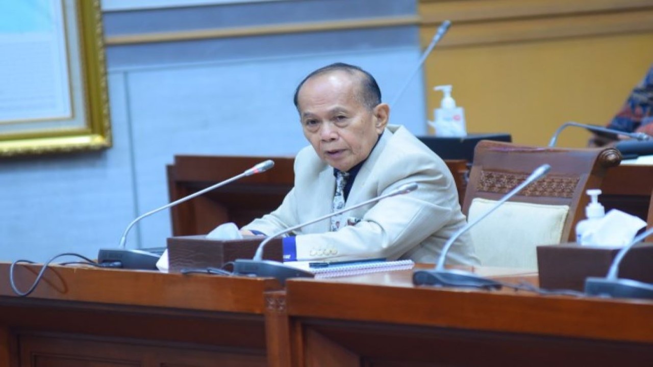 Anggota Komisi I DPR RI Syarif Hasan saat menghadiri rapat kerja dengan Menteri Luar Negeri, di Gedung Nusantara I, Senayan, Jakarta, Rabu (6/4/2022). (Jaka/mr)