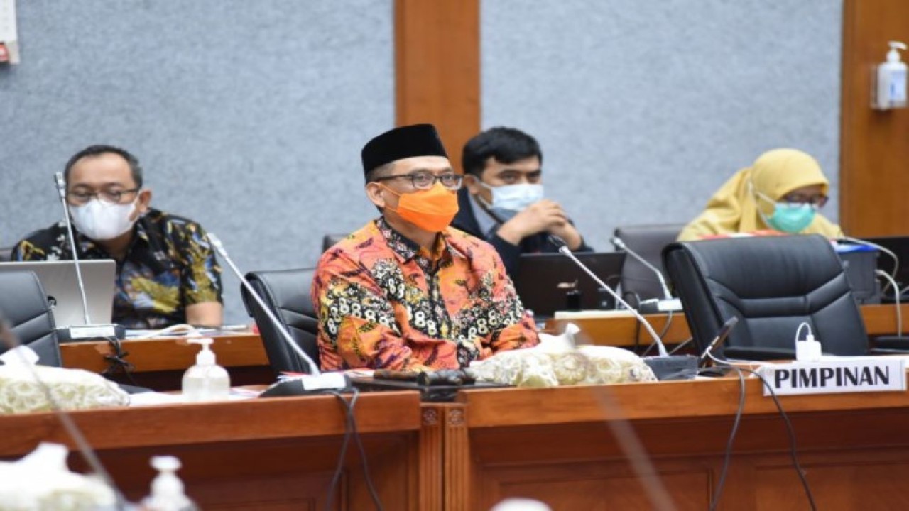 Wakil Ketua Komisi X DPR RI Abdul Fikri Faqih saat memimpin rapat dengar pendapat dengan Kepala Perpustakaan Nasional (Perpusnas). (Oji/mr)