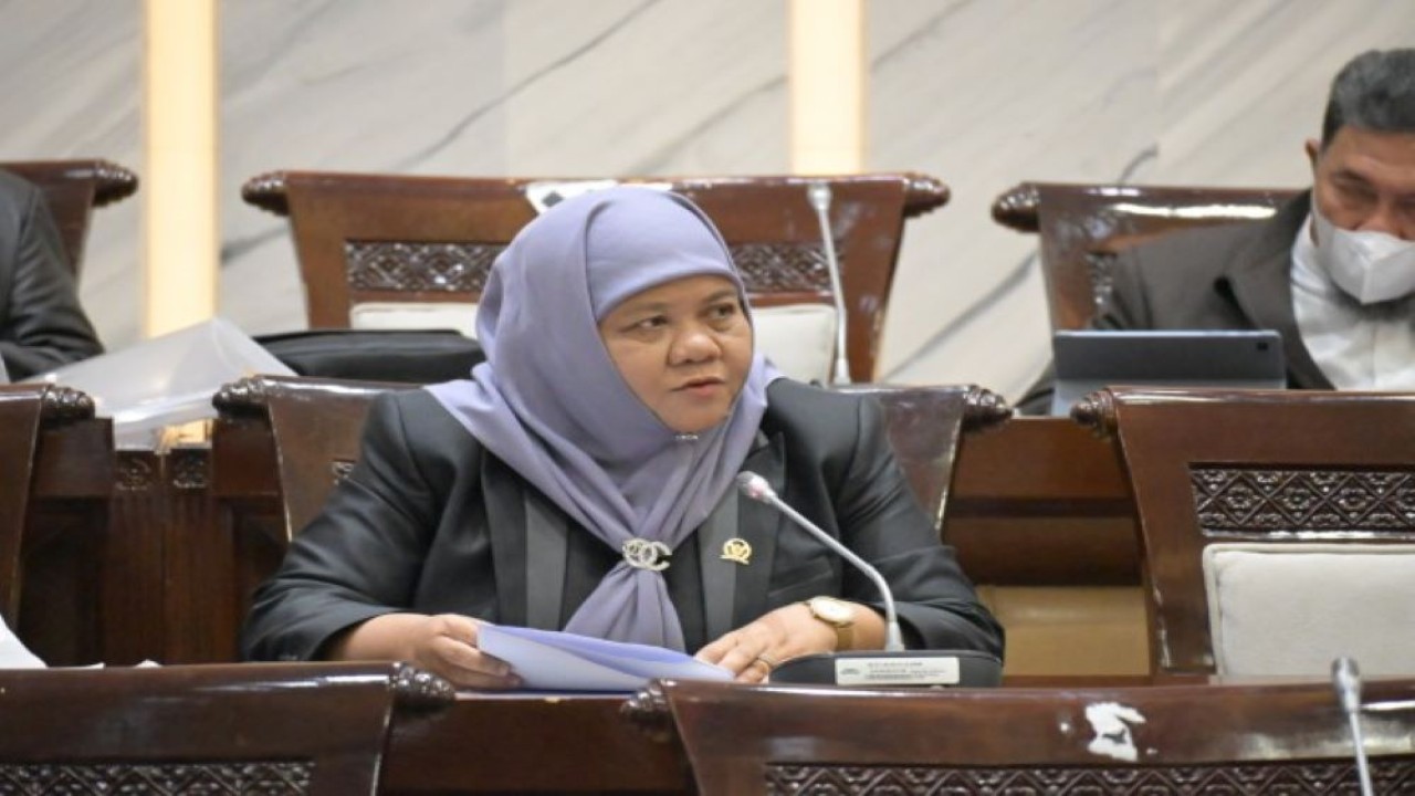 Anggota Komisi XI DPR RI Wartiah saat menghadiri Uji kelayakan dan kepatutan (fit and proper test) Calon Dewan Komisioner Otoritas Jasa Keuangan (DK OJK) periode 2022-2027. (Prima/mr)