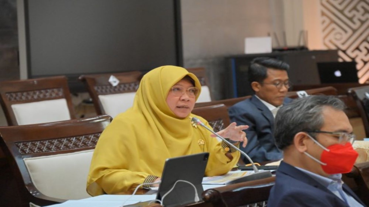 Anggota Komisi XI DPR RI Anis Byarwati saat menghadiri uji kelayakan dan kepatutan (fit and proper test) Calon Dewan Komisioner Otoritas Jasa Keuangan (DK OJK) periode 2022-2027. (Mentari/mr)