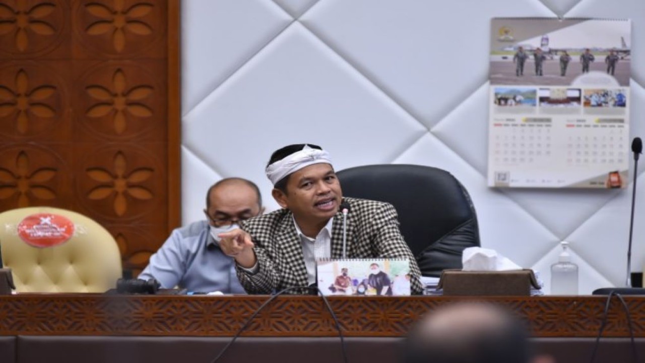 Wakil Ketua Komisi IV DPR RI Dedi Mulyadi saat memimpin Rapat Dengar Pendapat (RDP) Komisi IV DPR RI dengan Pejabat Eselon I Kementerian Lingkungan Hidup dan Kehutanan RI di Gedung DPR RI, Senayan, Jakarta, Kamis (7/4/2022). (Kresno/mr)