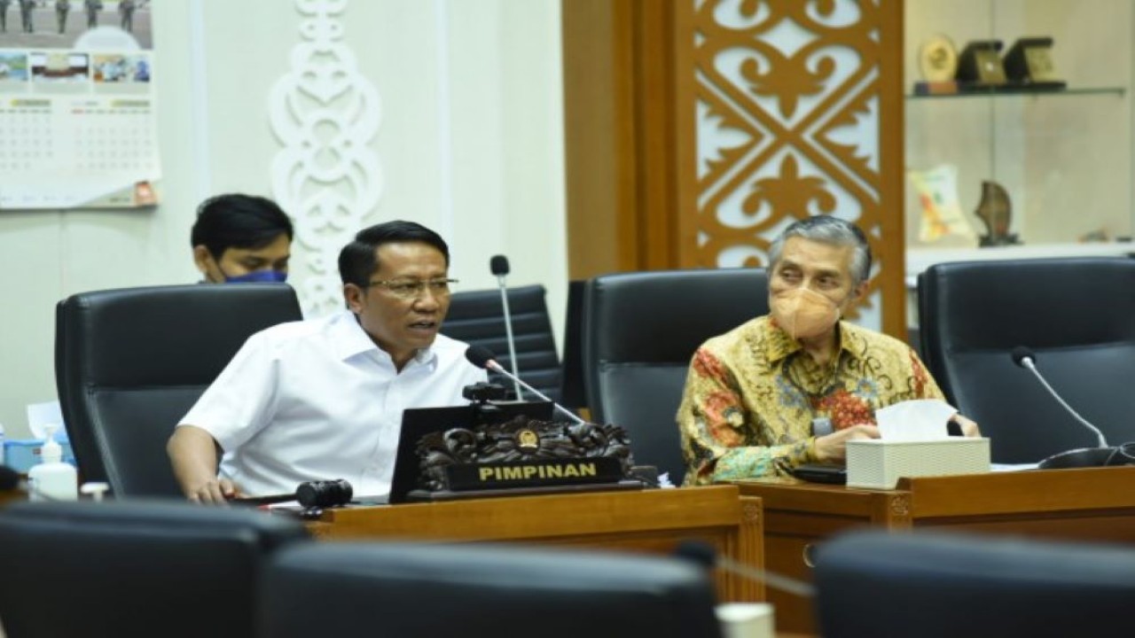 Ketua Baleg DPR RI Supratman Andi Agtas saat rapat panja di Gedung Parlemen, Jumat (8/4/2022). (Oji/Man)