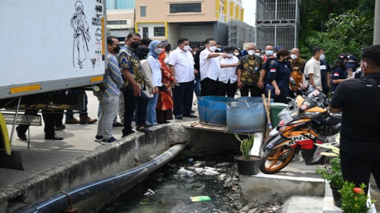 Ketua Komisi IV DPR RI Sudin melakukan inspeksi mendadak (sidak) ke Kawasan Industri Perikanan Muara Baru, Jakarta Utara. (Anne/nvl)