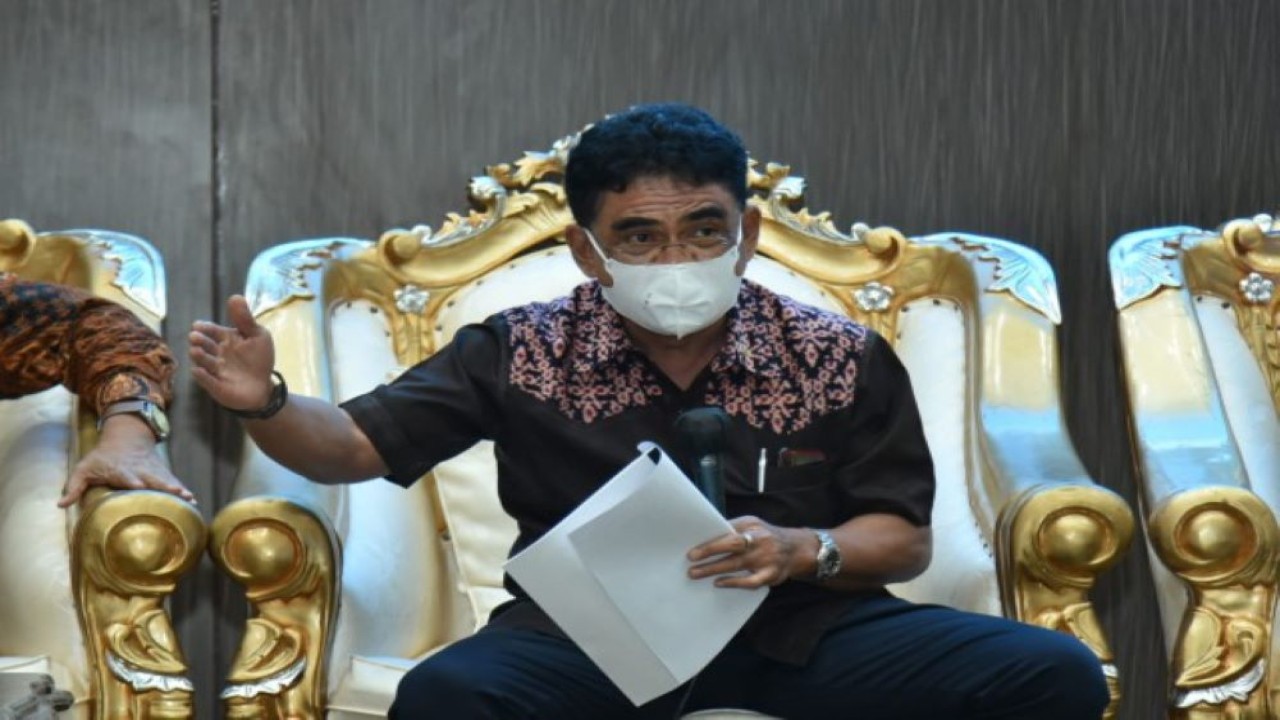 Anggota Komisi X DPR RI Andreas Hugo Pareira pertemuan Tim Kunspek Komisi X DPR RI dengan Wali Kota Banjarmasin Ibnu Sina. (Erman/nvl)