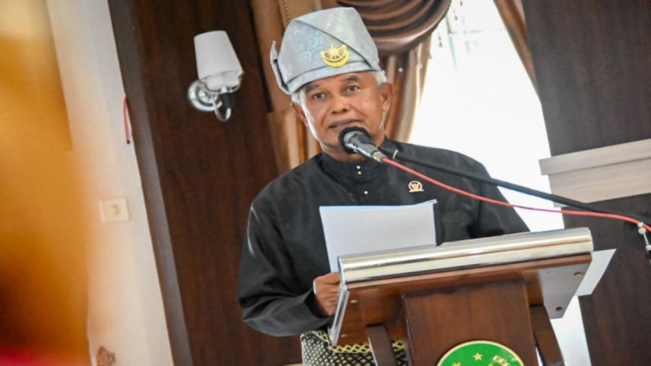 Anggota Komisi X DPR RI Djohar Arifin Husin saat memberikan sambutan pada Kunjungan Kerja Spesifik Bidang Pendidikan Komisi X DPR RI ke Kabupaten Langkat. (Ridwan/nvl)