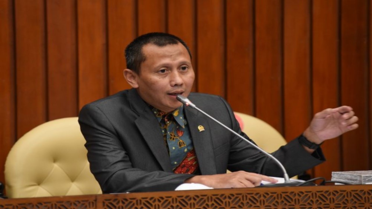 Anggota Komisi IV DPR RI Slamet pada Rapat Kerja Komisi IV DPR RI bersama Menter Pertanian beserta jajaran di Gedung Nusantara, Senayan, Jakarta, Senin (11/4/2022). (Arief/Man)