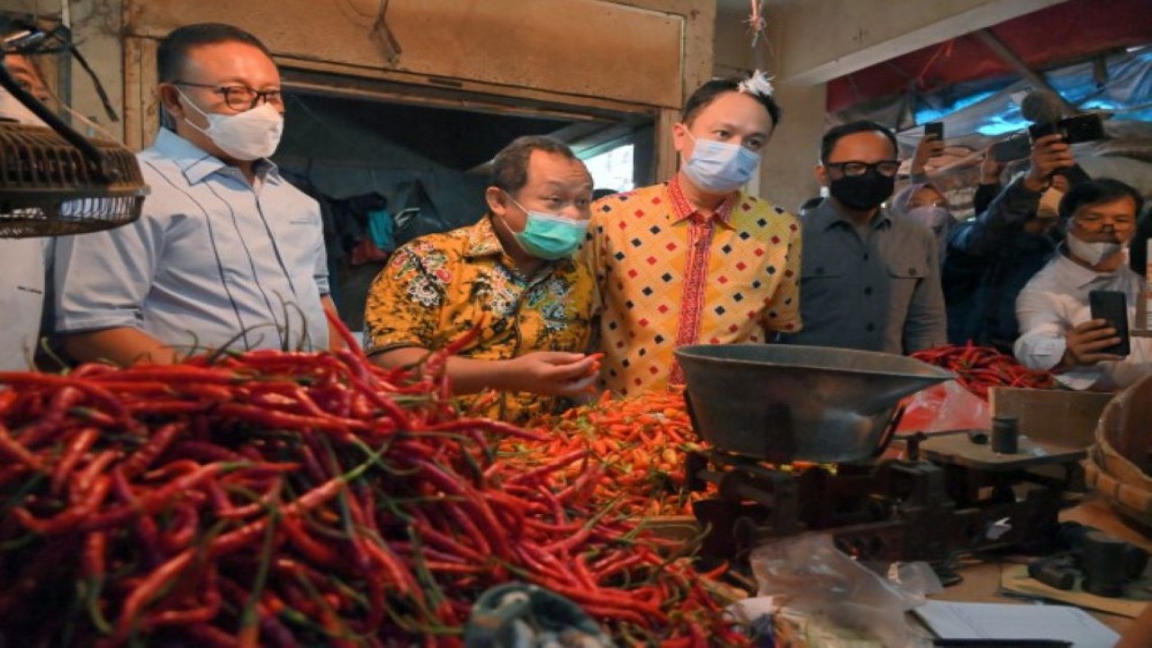 Wakil Ketua Komisi VI DPR RI Sarmuji saat memimpin Kunjungan Panja Pangan dan Barang Kebutuhan Pokok di Kota Bogor, Jawa Barat, Selasa (12/4/2022). (Tari/Man)