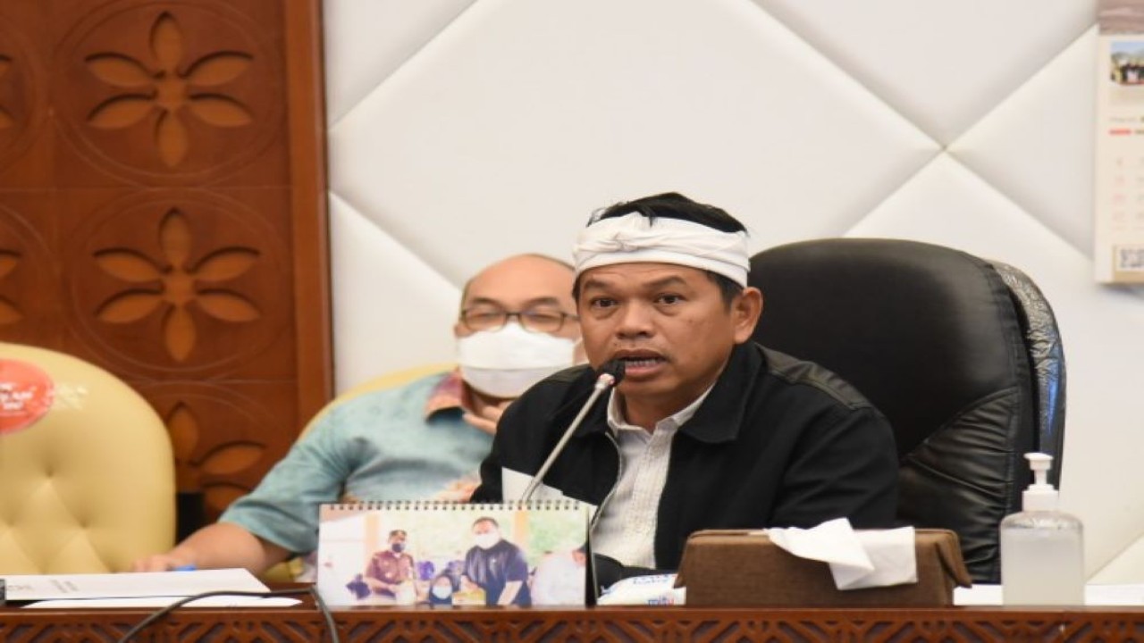 Wakil Ketua Komisi IV DPR RI Dedi Mulyadi dalam audiensi Komisi IV bersama Serikat Karyawan Perum Perhutani, di Gedung Nusantara, Senayan, Jakarta, Rabu (13/4/2022). (Arief/Man)