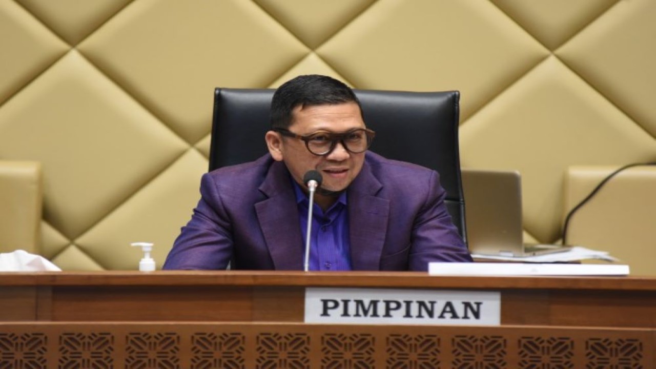 Ketua Komisi II DPR RI Ahmad Doli Kurnia Tandjung saat memimpin rapat kerja Komisi II DPR RI di Gedung Parlemen, Senayan. Jakarta, Rabu (13/4/2022). (Arief/Man)