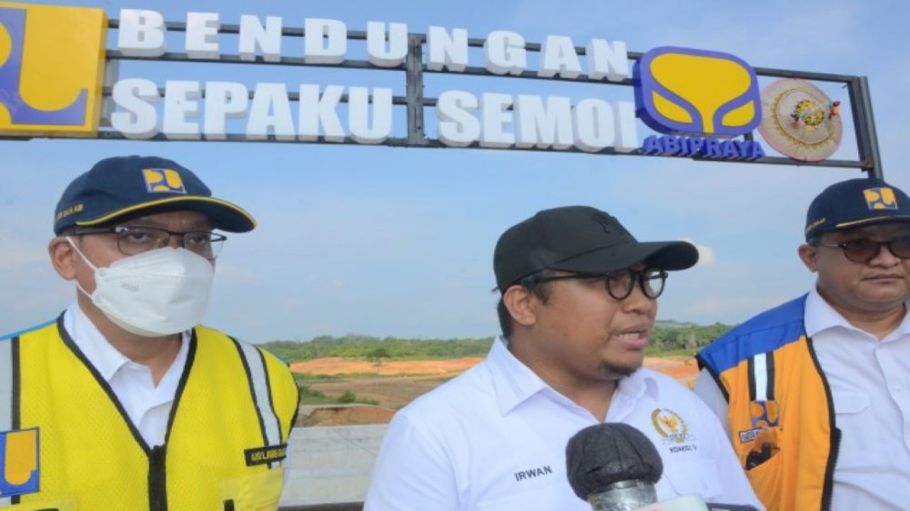 Anggota Komisi V DPR RI Irwan saat memimpin kunjungan kerja reses Komisi V DPR RI ke Titik Nol IKN, Penajam Paser Utara, Kalimantan Timur. (Puntho/rni)