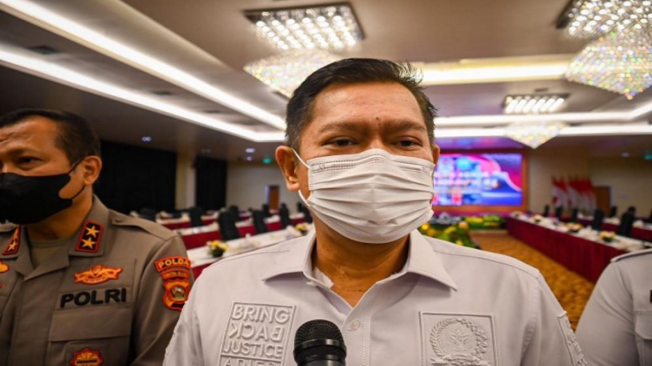 Wakil Ketua Komisi III DPR RI Adies Kadir usai memimpin Kunjungan Kerja Reses Komisi III DPR RI ke Sumatera Selatan di kantor Polda Sumsel, Palembang, Senin (18/3/2022). (Ridwan/Man)