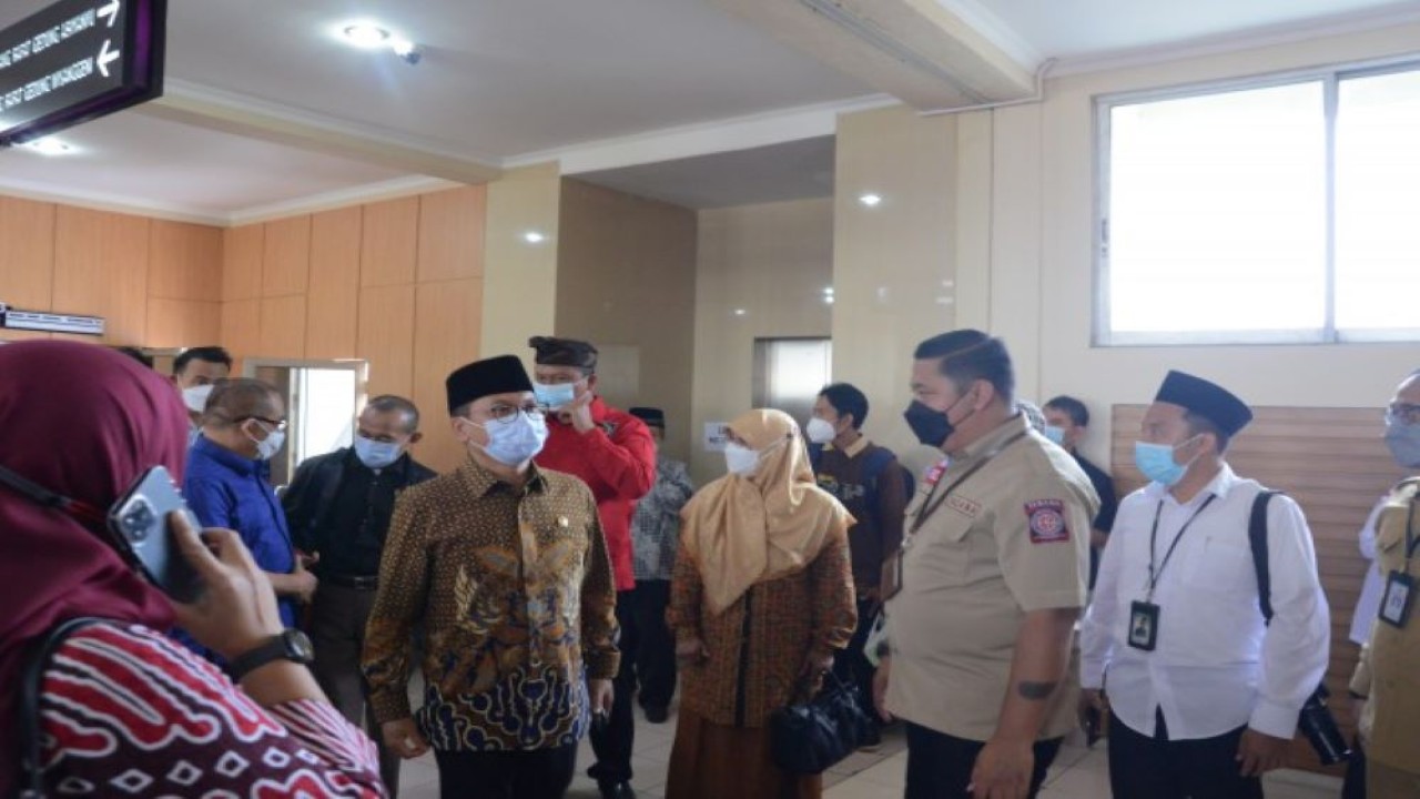 Ketua Komisi VIII DPR RI Yandri Susanto saat memimpin kunjungan kerja reses Komisi VIII DPR RI ke Provinsi DIY di Komplek Kepatihan Yogyakarta, DIY, Senin (18/4/2022). (Anron)