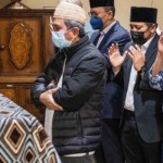 Dubes Rosan tampak ikut menshalatkan jenazah almarhum Muhammad Haekal Syaifullah Elsyaf/Instagram-1649654442