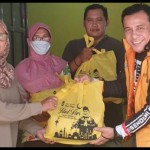 Ketua MPR RI Bambang Soesatyo meberikan bantuan sembako yang disalurkan melalui pengurus Partai Golkar Daerah-1651150602