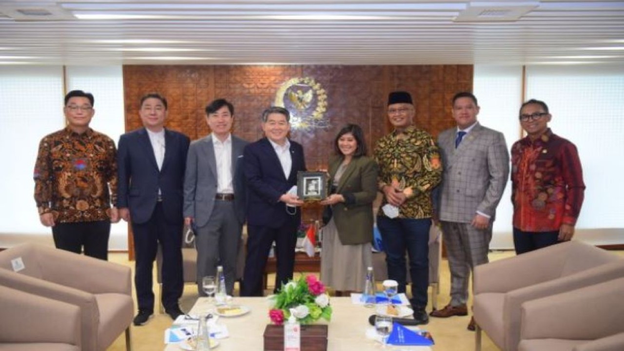 Ketua Komisi I DPR RI Meutya Hafid saat menerima kunjungan Ketua Komite Intelijen Majelis Nasional Republik Korea (Chairman of Intelligence Committee of National Assembly), Kim Kyung-hyup di Gedung Nusantara III, Senayan, Jakarta, Selasa (10/5/2022). (Jaka/Man)