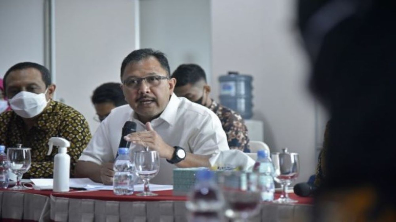 Ketua BURT DPR RI Agung Budi Santoso saat memimpin Kunjungan Kerja BURT DPR RI ke RS Mitra Keluarga Pondok Tjandra di Surabaya, Jawa Timur, Senin (9/5/2022). (Munchen/Man)