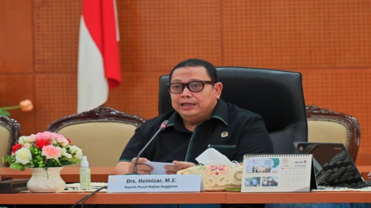 Kepala Pusat Kajian Anggaran BK DPR RI Helmizar saat memberikan sambutan pada FGD di Ruang Sidang II, Wisma Graha Sabha Kopo DPR RI. (Mentari/nvl)