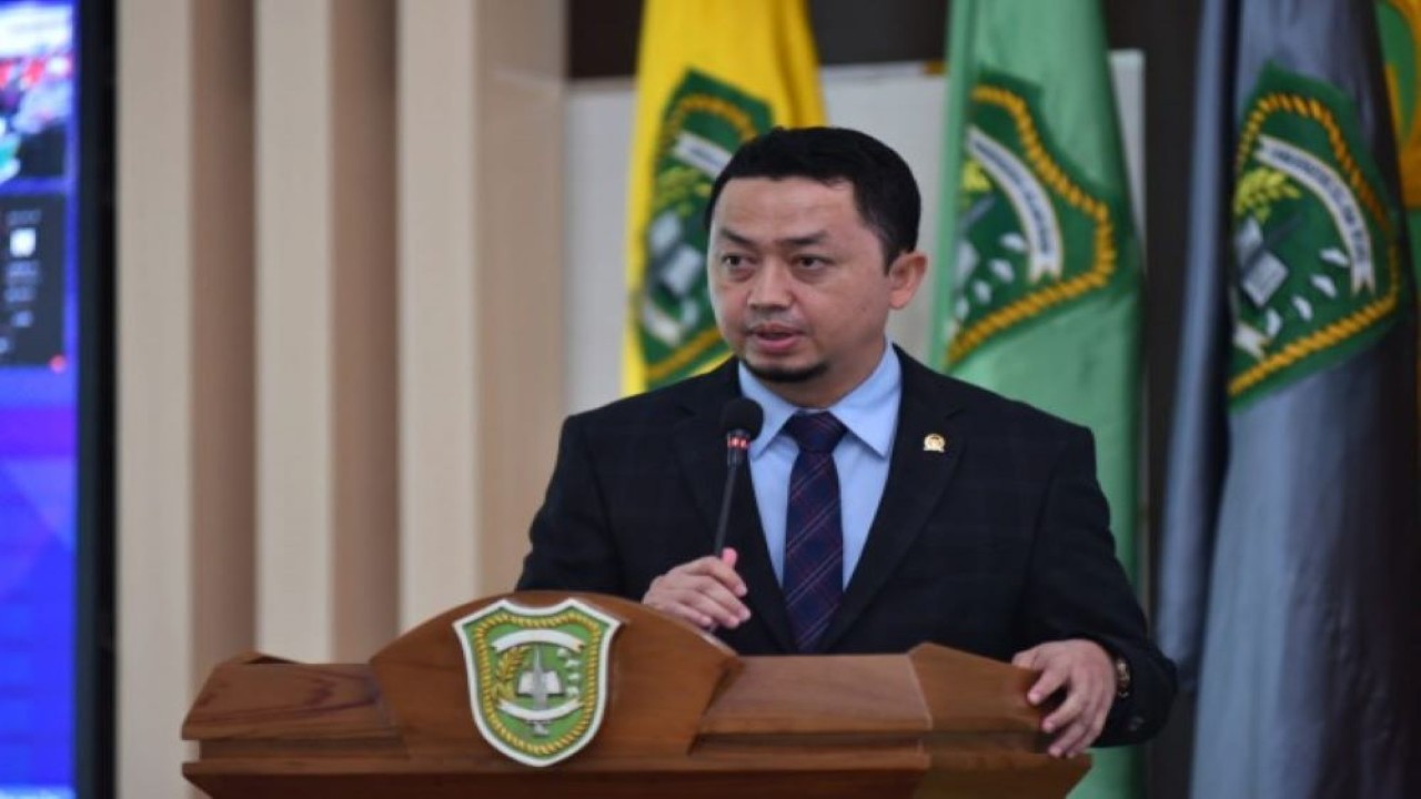 Anggota DPR RI Syahrul Aidi Maazat saat menjadi keynote speaker saatFGD dengan UIR di Pekanbaru Riau, kamis kemarin (19/05/2022). (Kresno/nvl)