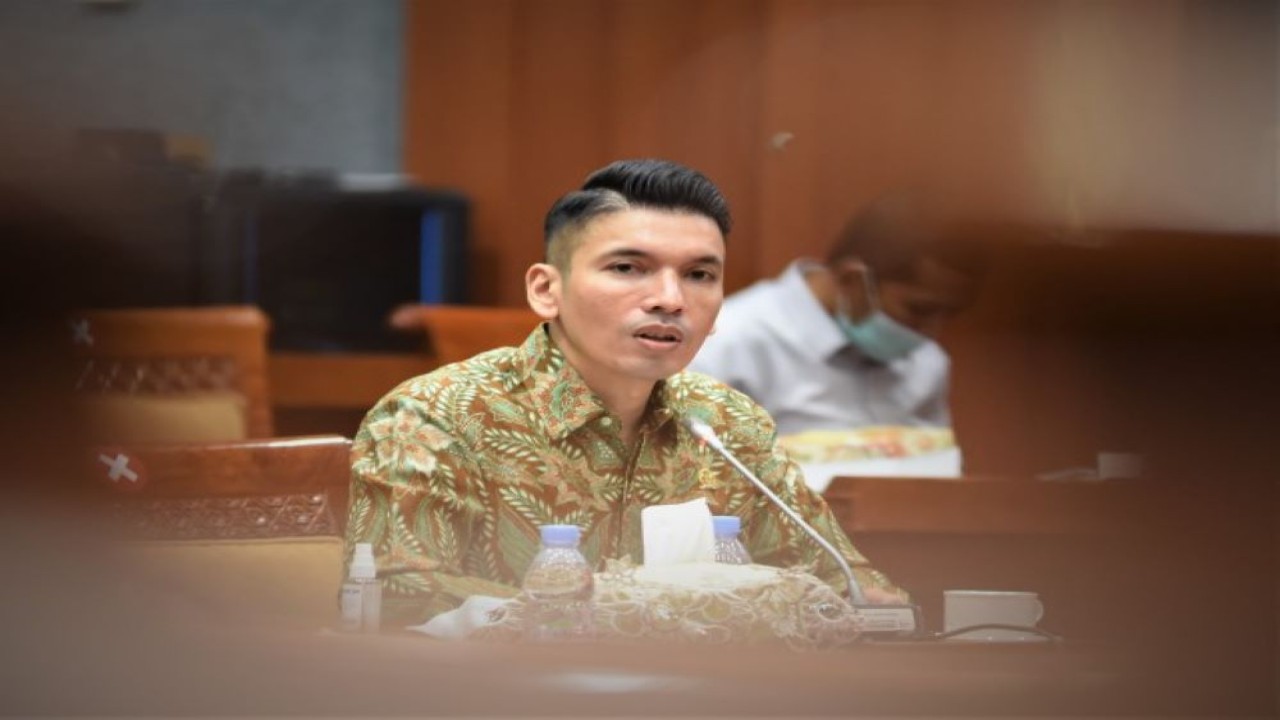 Anggota Komisi X DPR RI Muhammad Kadafi dalam Rapat Dengar Pendapat Panja Formasi GTK-PPPK 2022 Komisi X DPR RI di Gedung Nusantara I, Senayan, Jakarta, Senin (23/5/2022). (Devi/Man)