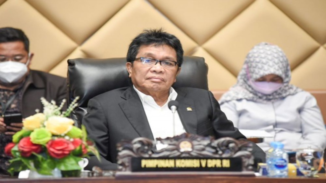 Wakil Ketua Komisi V DPR RI Ridwan Bae memimpin Rapat Dengar Pendapat Umum (RDPU) dengan para pakar dan akademisi. (Geraldi/mr)