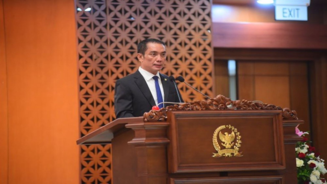 Anggota Komisi XI DPR RI Fauzi H. Amro saat membacakan pandangan Fraksi NasDem dalam Rapat Paripurna dengan agenda pandangan fraksi-fraksi atas KEM-PPKF tahun 2023 di Gedung Nusantara II, Senayan, Jakarta, Selasa (24/5/2022). (Jaka/Man)