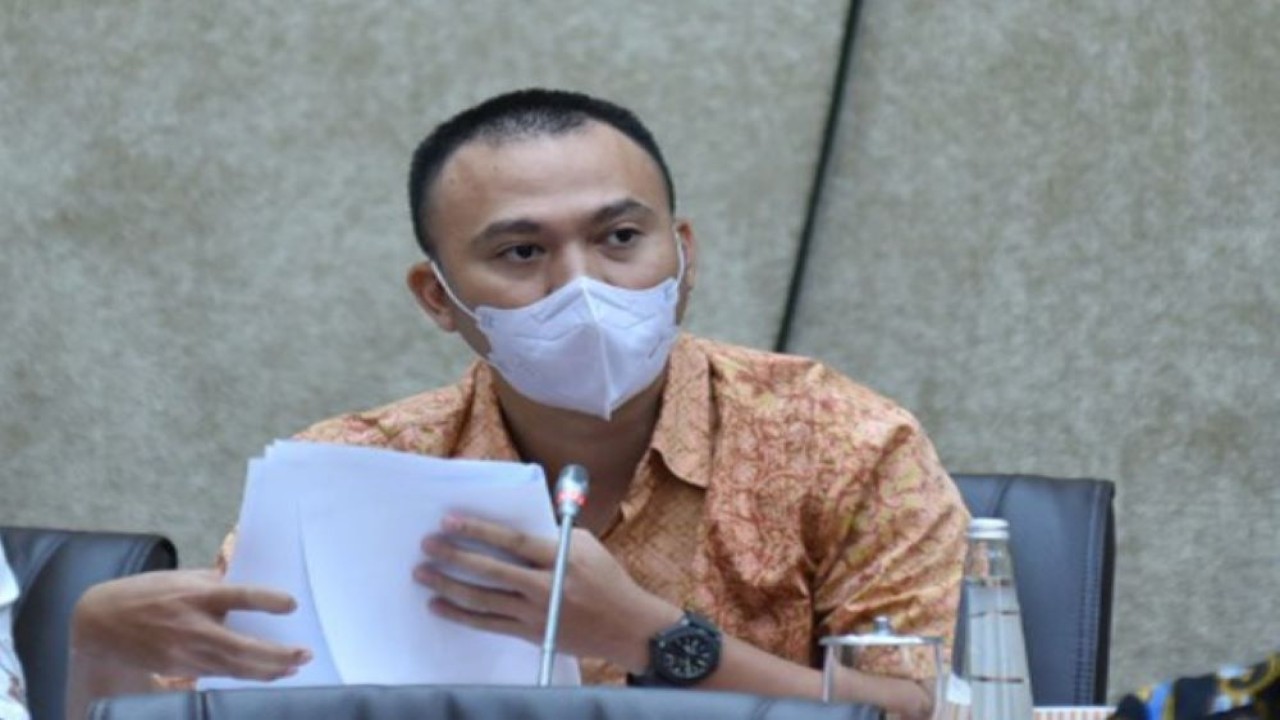 Anggota Komisi VI DPR RI M. Husein Fadlulloh dalam Rapat Dengar Pendapat bersama jajaran direksi BUMN Farmasi, di Gedung Nusantara I, Senayan, Jakarta, Senin (23/5/2022). (Eno/Man)