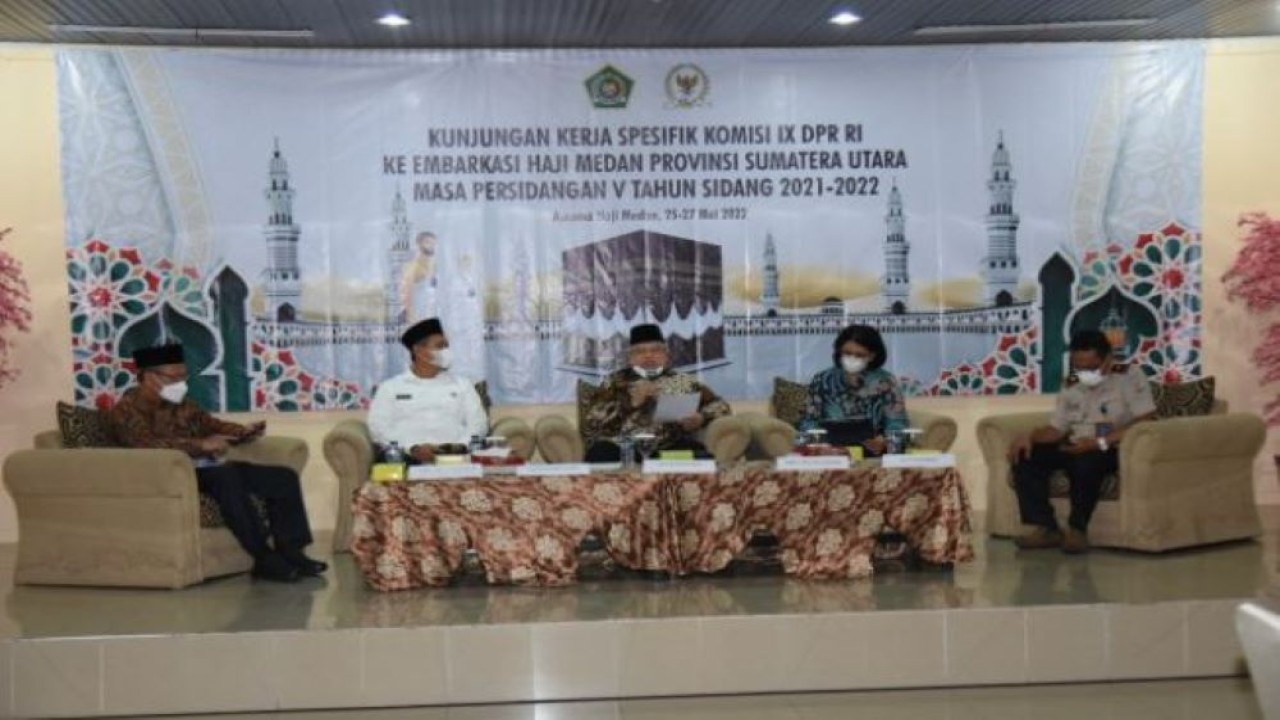 Wakil Ketua Komisi IX DPR RI Ansory Siregar disela-sela agenda kunjungan kerja Komisi IX DPR RI ke Embarkasi Haji Medan, Provinsi Sumatera Utara, Rabu (25/5/2022). (Devi/Man)