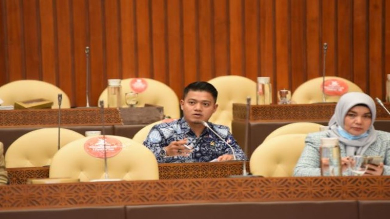 Anggota Komisi IV DPR RI Muhammad Dhevy Bijak saat menghadiri Rapat Kerja bersama Eselon I Kementerian Kelautan dan Perikanan (KKP) di Gedung Nusantara, Senayan, Jakarta, Rabu (25/2/2022). (Arief/mr)