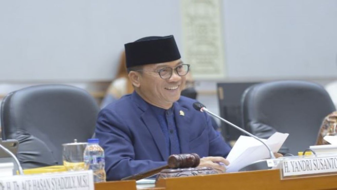 Ketua Komisi VIII DPR RI Yandri Susanto saat membuka Rapat Kerja Komisi VIII DPR RI dengan Menteri Agama RI sekaligus Rapat Dengar Pendapat dengan Kepala Badan Pengelolaan Keuangan Haji (BPKH) di Gedung Nusantara II, Senayan, Jakarta, Senin (30/5/2022). (Andri/mr)