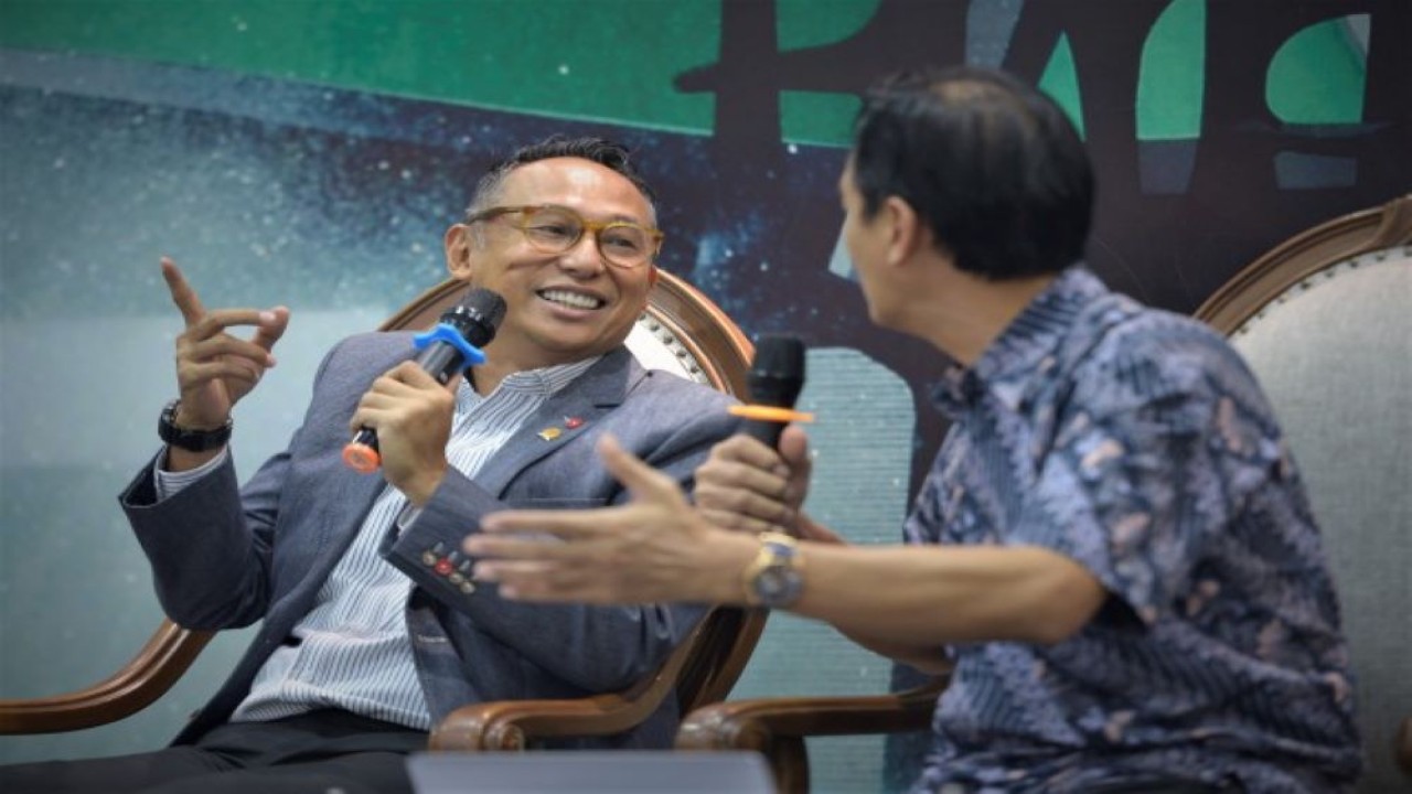 Anggota Komisi I DPR RI Junico BP Siahaan saat menjadi narasumber dalam Forum Legislasi dengan tema 'Mencari Titik Temu Pembahasan RUU Perlindungan Data Pribadi' di Gedung Nusantara III, Senayan, Jakarta, Selasa (31/5/2022). (Andri/Man)