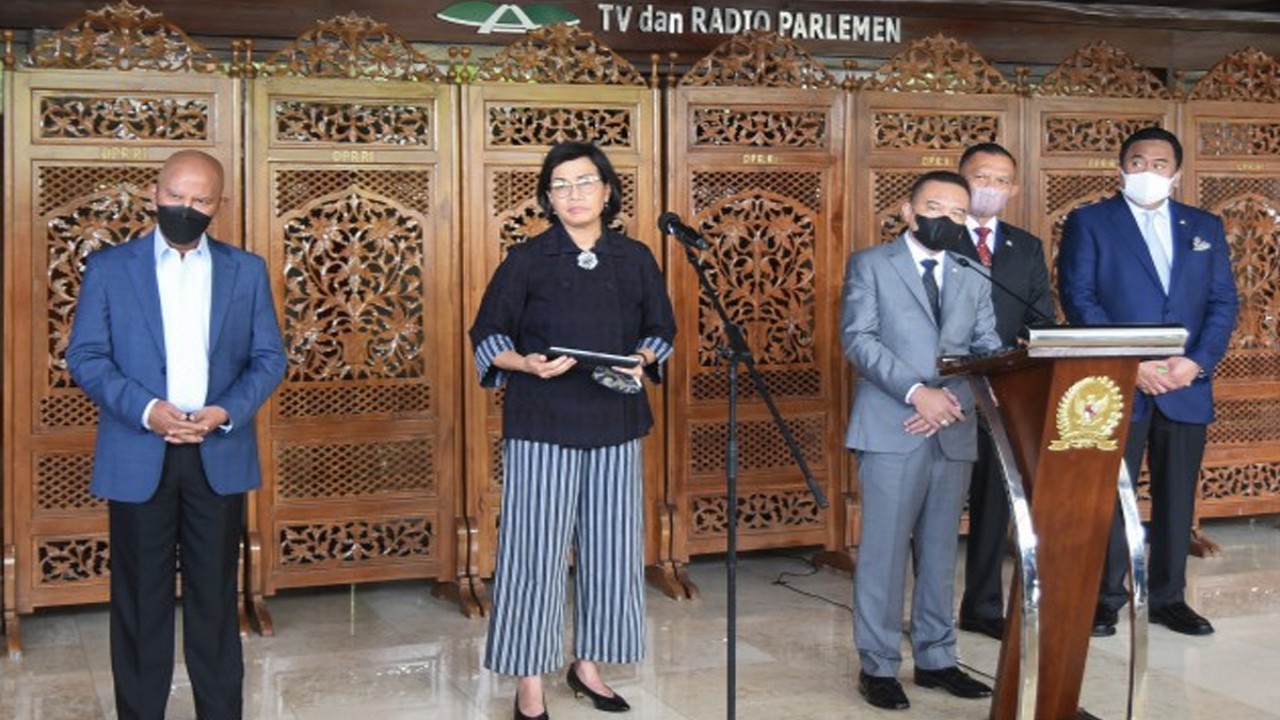 Ketua Badan Anggaran (Banggar) DPR RI Said Abdullah (kiri) saat konpers di Gedung Nusantara II, Senayan, Jakarta, Jumat (20/5/2022). (Foto: Arief/Man)