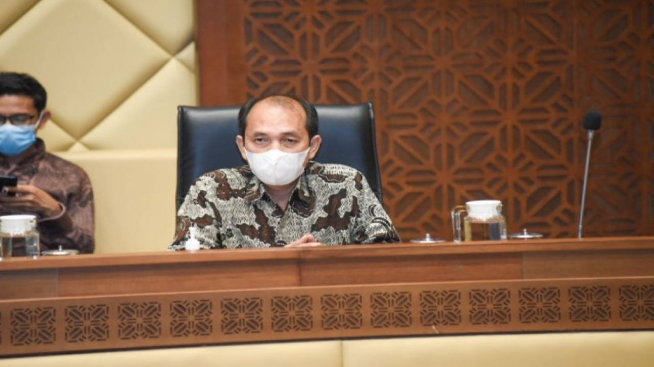 Wakil Ketua Komisi II DPR RI Yanuar Prihatin saat menghadiri Rapat Kerja Tingkat I dengan DPD RI, Mendagri, Menkeu, Menteri Perencanaan Pembangunan Nasional/Kepala Bappenas dan Menkumham. (Geraldi/mr)