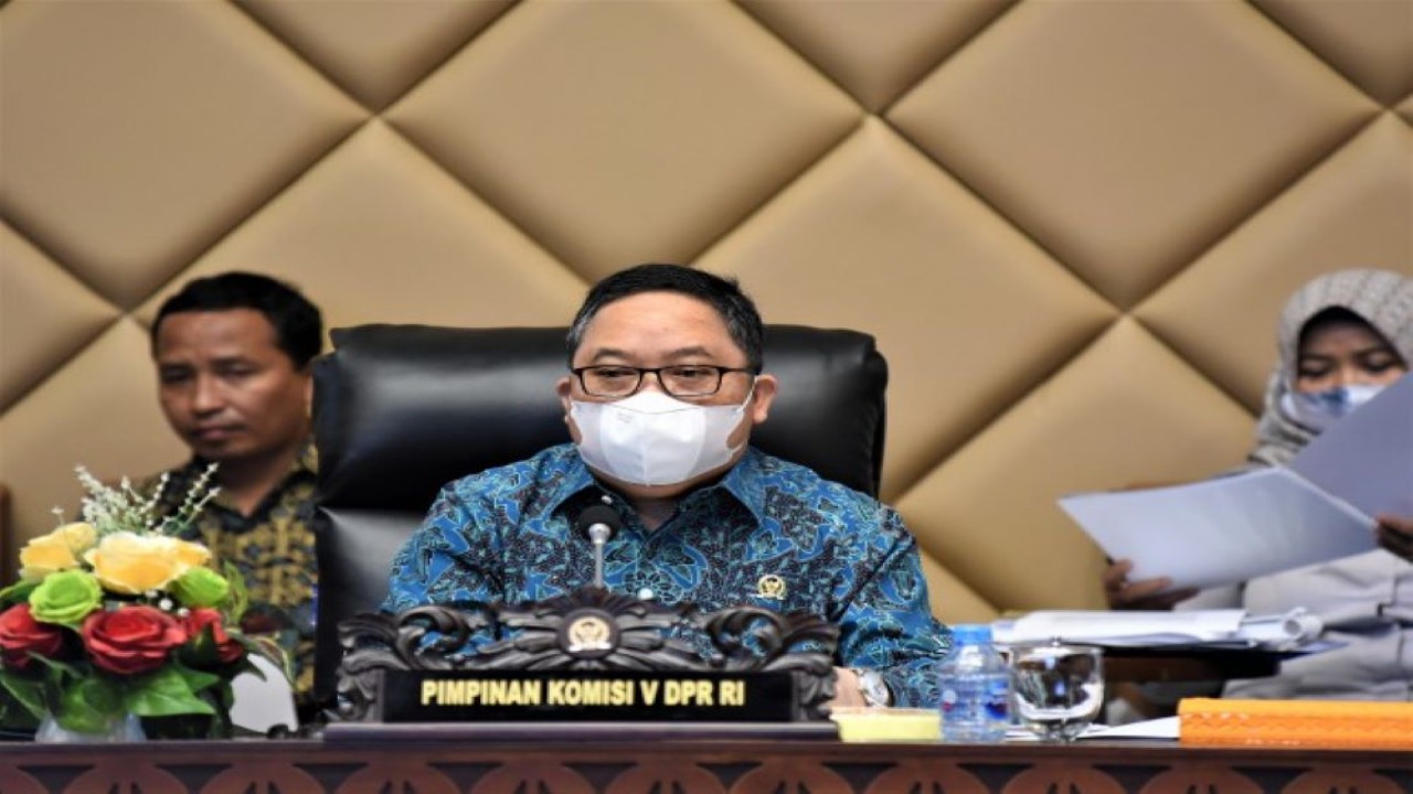 Wakil Ketua Komisi V Syaifullah Tamliha saat memimpin Rapat Dengar Pendapat dengan jajaran Eselon I Kemendes PDTT, di ruang rapat Komisi V DPR RI, Gedung Nusantara, Senayan, Jakarta, Kamis (2/6/2022). (Arief/Man)